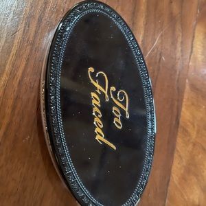 Too faced turn up the light highlighter palette